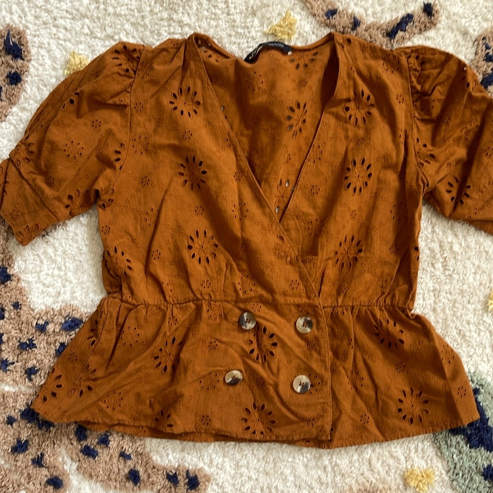 Zara eyelet top xs
